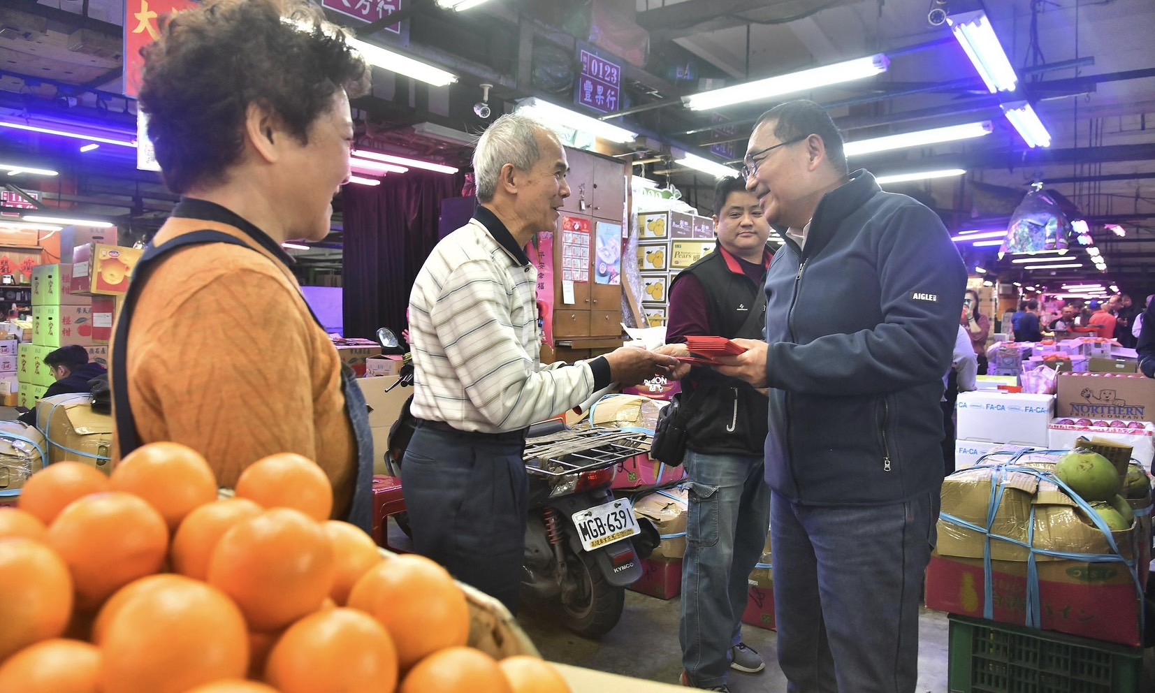 關心春節前蔬果交易 侯友宜感謝三重果菜市場