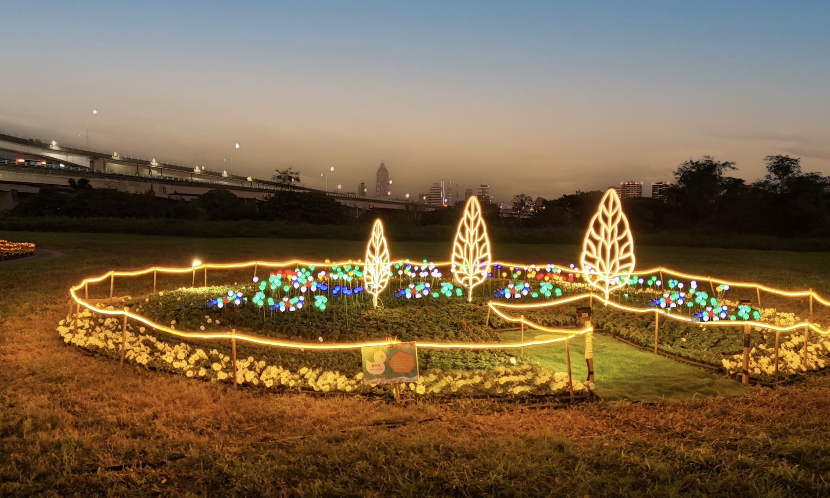 三重鴨鴨公園「花繪三重奏」 12/14夢幻登場